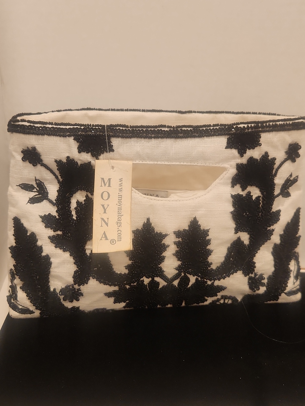 Moyna Black and White Beaded Floral Cutout Handle Clutch CHIC & NEW